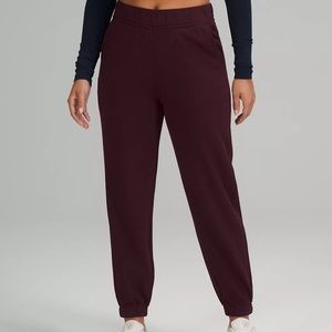 Lululemon relaxed HR jogger Burgundy